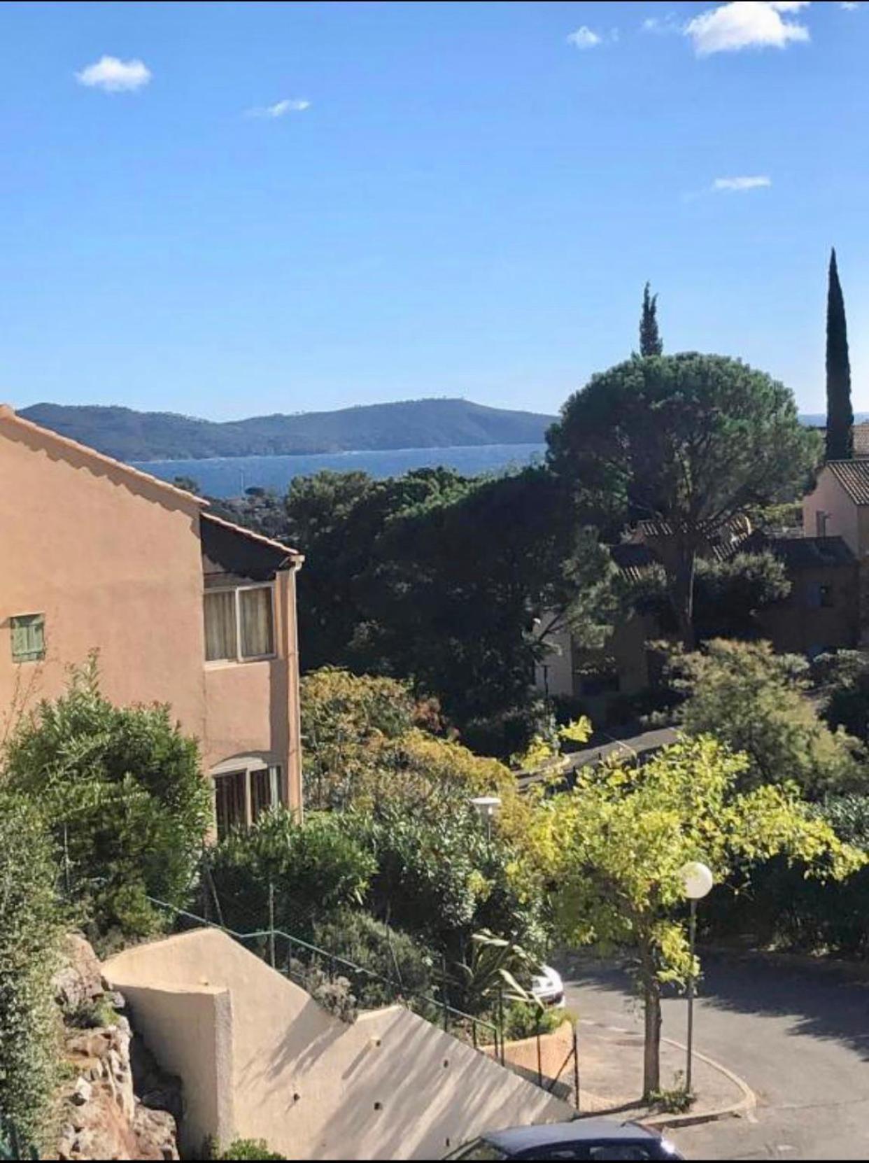 Cavalaire Vue Mer Au Loin Maisonnette Tout Equipee Pour 4 Personnes Avec Piscine Clim Wifi Velos Tv Barbecues Экстерьер фото