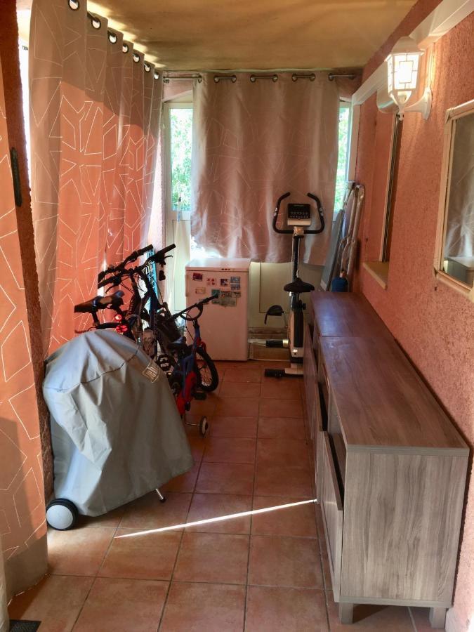 Cavalaire Vue Mer Au Loin Maisonnette Tout Equipee Pour 4 Personnes Avec Piscine Clim Wifi Velos Tv Barbecues Экстерьер фото