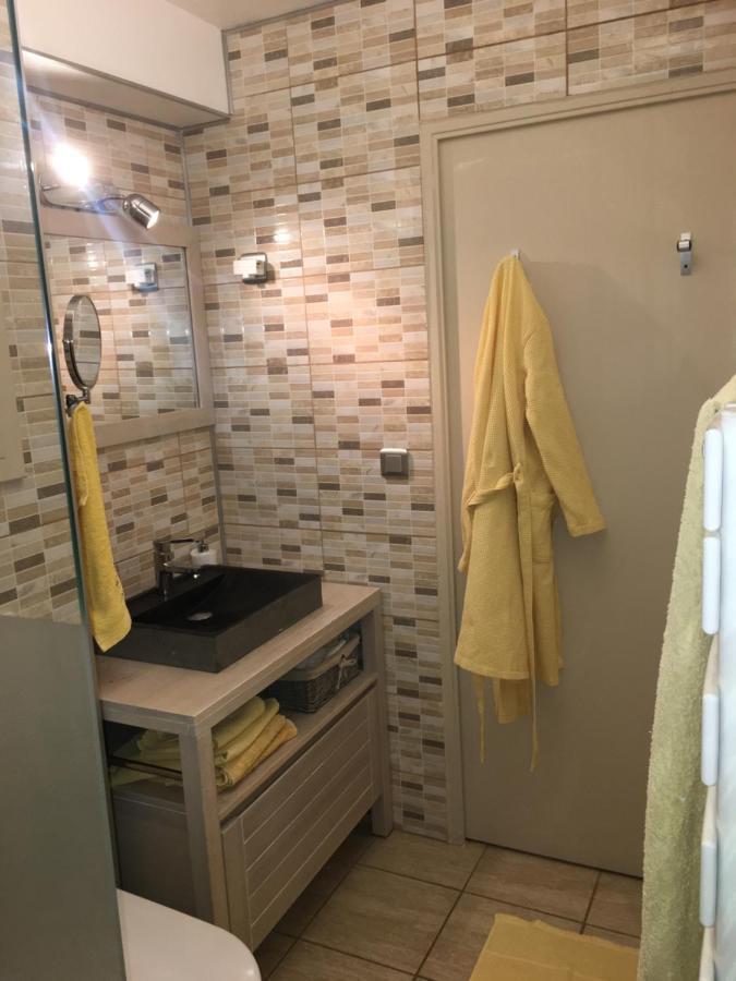 Cavalaire Vue Mer Au Loin Maisonnette Tout Equipee Pour 4 Personnes Avec Piscine Clim Wifi Velos Tv Barbecues Экстерьер фото