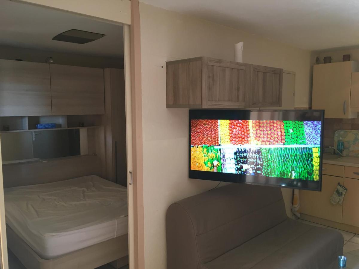 Cavalaire Vue Mer Au Loin Maisonnette Tout Equipee Pour 4 Personnes Avec Piscine Clim Wifi Velos Tv Barbecues Экстерьер фото