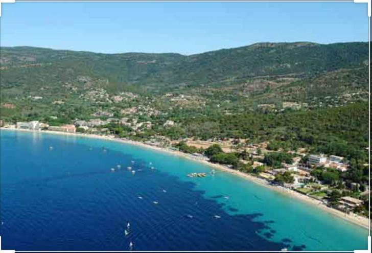 Cavalaire Vue Mer Au Loin Maisonnette Tout Equipee Pour 4 Personnes Avec Piscine Clim Wifi Velos Tv Barbecues Экстерьер фото