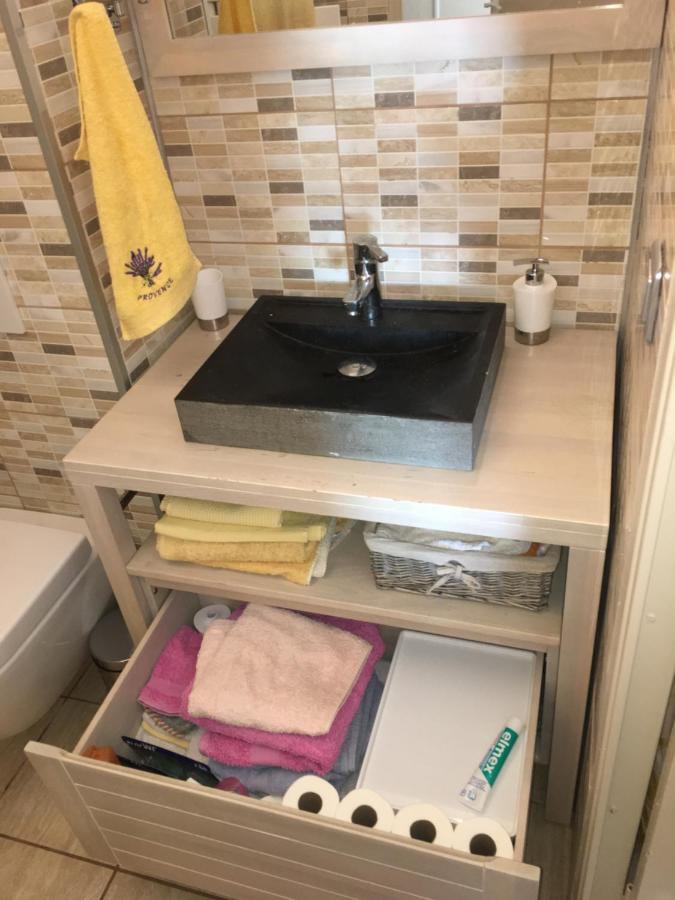 Cavalaire Vue Mer Au Loin Maisonnette Tout Equipee Pour 4 Personnes Avec Piscine Clim Wifi Velos Tv Barbecues Экстерьер фото