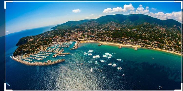 Cavalaire Vue Mer Au Loin Maisonnette Tout Equipee Pour 4 Personnes Avec Piscine Clim Wifi Velos Tv Barbecues Экстерьер фото